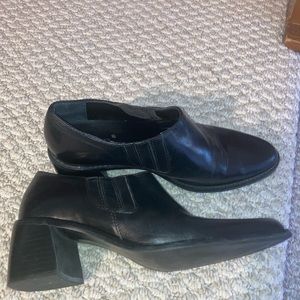 Bass black leather chunky heel ankle boot 6.5